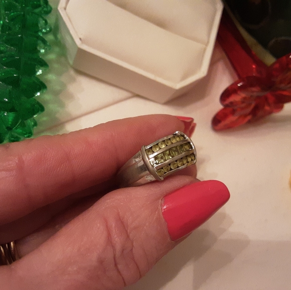 VINTAGE 925 STERLING SILVER PERIDOT RING, SIZE 8 - Picture 5 of 14